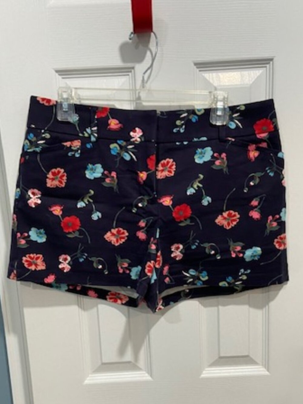 LOFT SIZE 8 NAVY FLORAL SHORTS